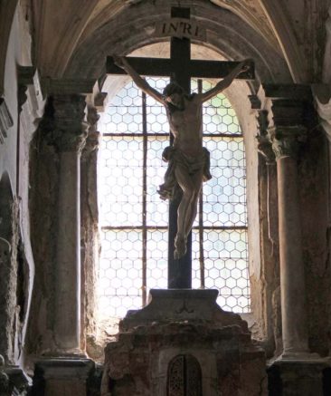 Cross inside the Bone Church