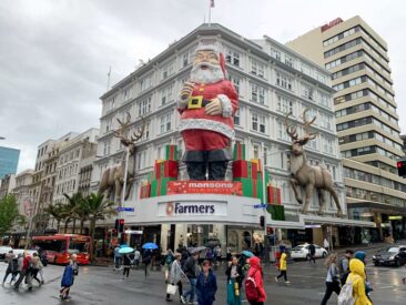 Auckland Super Santa on Queen Street