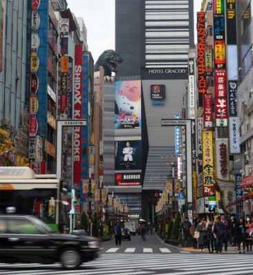 Godzilla Head near Hotel Gracery (Image via Wikipedia)