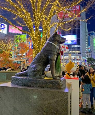 Hachiko statue in Shibuya Crossing